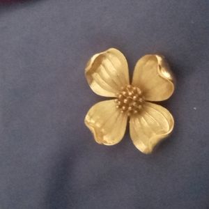 Dogwood flower pin brooch